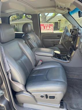 Gray 2005 GMC Yukon Denali