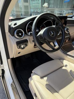 White 2018 Mercedes-Benz GLC 300 Base