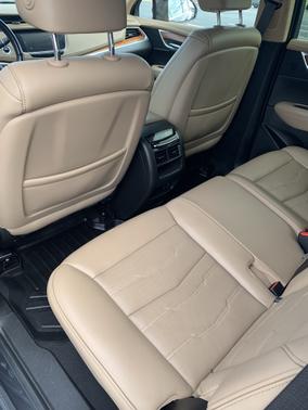 Photo 5 of 8 of 2019 Cadillac XT5 Platinum