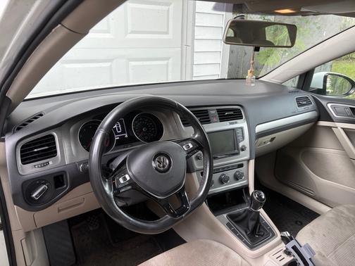 White 2016 Volkswagen Golf TSI 2-Door