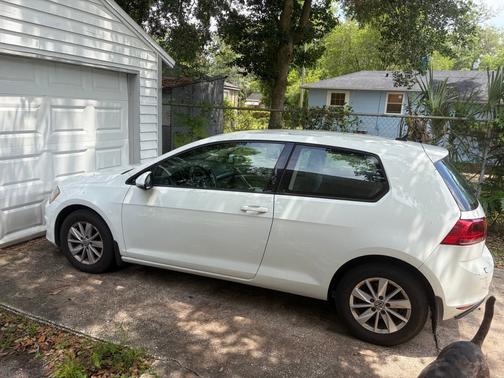 White 2016 Volkswagen Golf TSI 2-Door