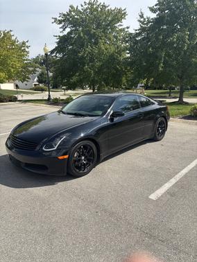 Black 2005 INFINITI G35 Base