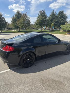 Black 2005 INFINITI G35 Base