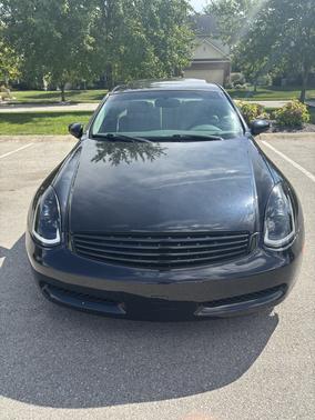 Black 2005 INFINITI G35 Base