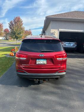 Red 2016 Kia Sorento LX