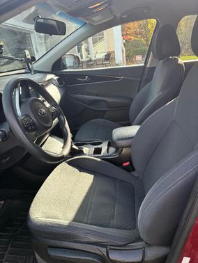 Red 2016 Kia Sorento LX