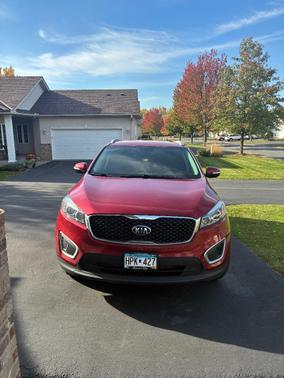 Red 2016 Kia Sorento LX
