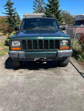 Green 2000 Jeep Cherokee Sport 4WD