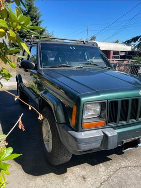 Green 2000 Jeep Cherokee Sport 4WD