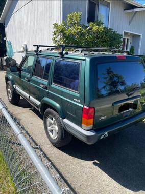 Green 2000 Jeep Cherokee Sport 4WD