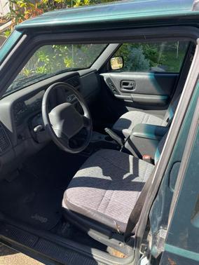 Green 2000 Jeep Cherokee Sport 4WD