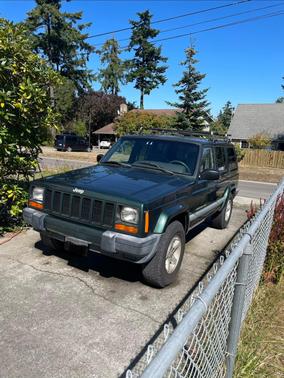 Green 2000 Jeep Cherokee Sport 4WD