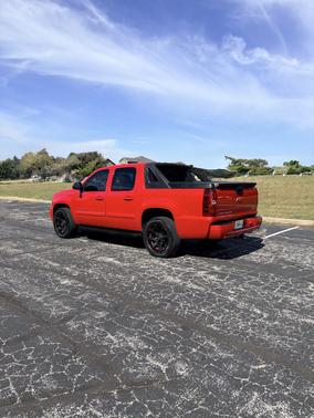 Red 2007 Chevrolet Avalanche 1500 LT
