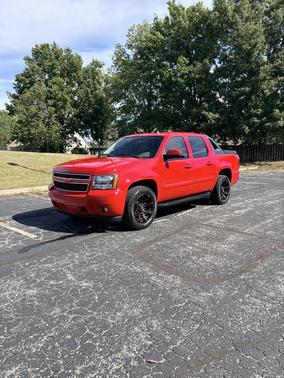 Red 2007 Chevrolet Avalanche 1500 LT