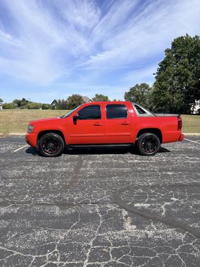 Red 2007 Chevrolet Avalanche 1500 LT