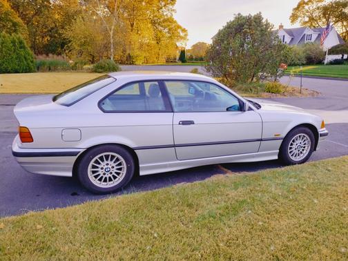 1998 BMW 323 iS