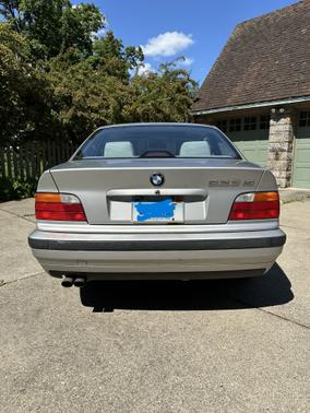 1998 BMW 323 iS