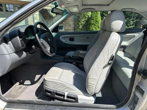 1998 BMW 323 iS