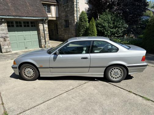 1998 BMW 323 iS