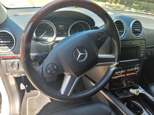 Silver 2011 Mercedes-Benz GL-Class GL 450
