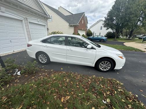 White 2015 Toyota Camry LE