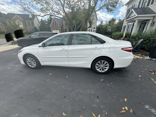 White 2015 Toyota Camry LE