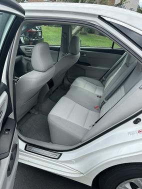 White 2015 Toyota Camry LE