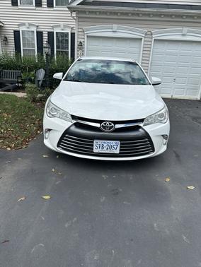 White 2015 Toyota Camry LE