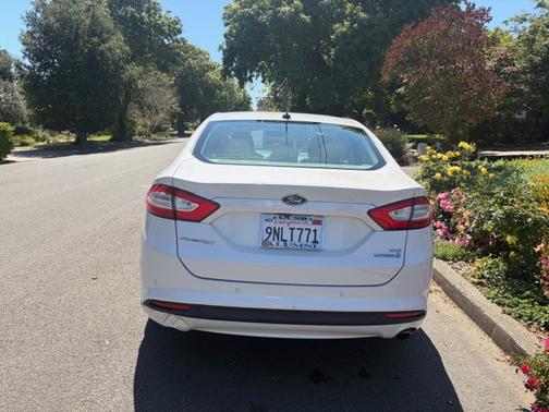 White 2016 Ford Fusion Hybrid SE