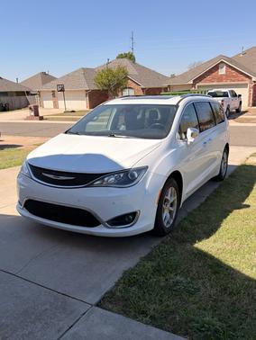 White 2018 Chrysler Pacifica Limited