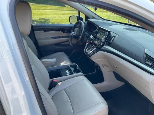 White 2020 Honda Odyssey Elite