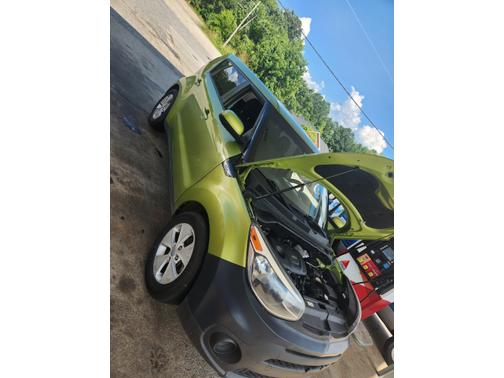Green 2017 Kia Soul Base