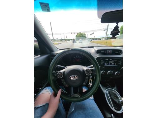 Green 2017 Kia Soul Base