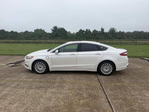 White 2016 Ford Fusion Energi SE Luxury