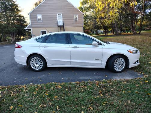 2016 Ford Fusion Energi SE Luxury