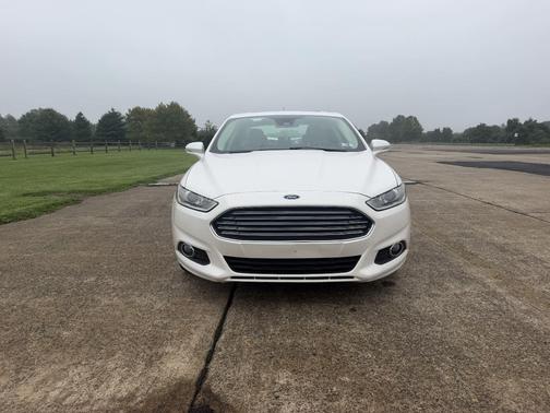 White 2016 Ford Fusion Energi SE Luxury