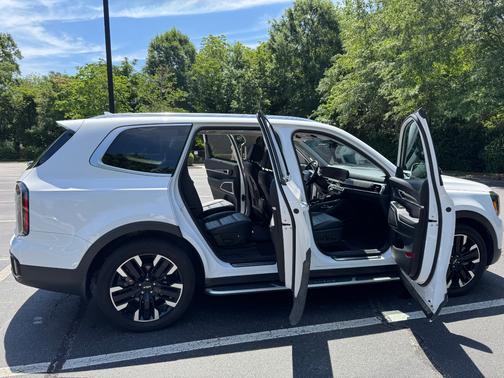 White 2023 Kia Telluride SX-P