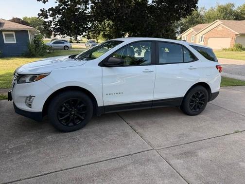 White 2021 Chevrolet Equinox LS