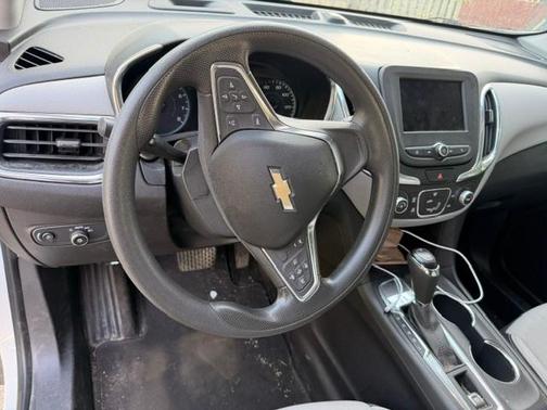 White 2021 Chevrolet Equinox LS