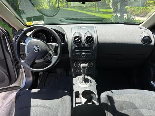 Silver 2009 Nissan Rogue S