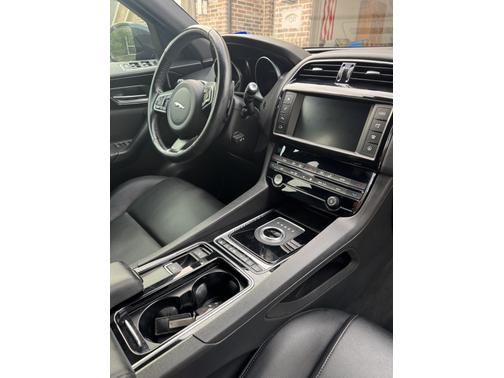 2018 Jaguar F-PACE 30t Premium