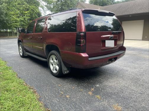 Red 2008 Chevrolet Suburban 1500 LT
