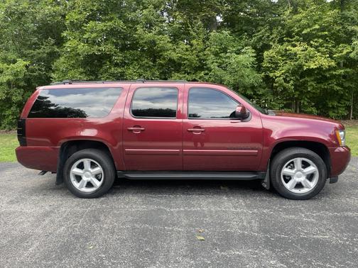 Red 2008 Chevrolet Suburban 1500 LT