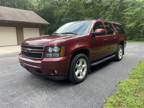 Red 2008 Chevrolet Suburban 1500 LT
