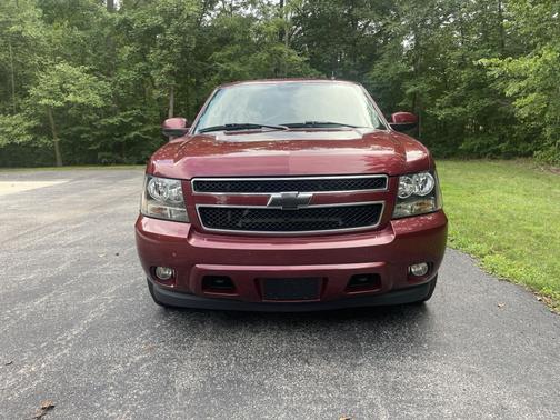 Red 2008 Chevrolet Suburban 1500 LT