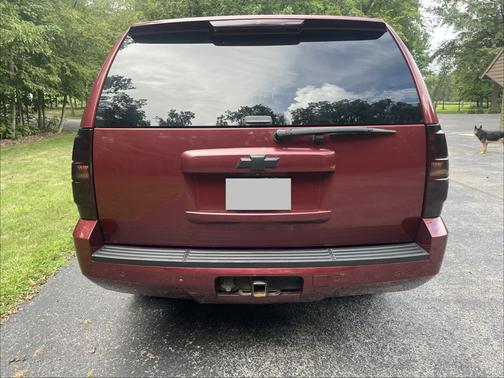 Red 2008 Chevrolet Suburban 1500 LT