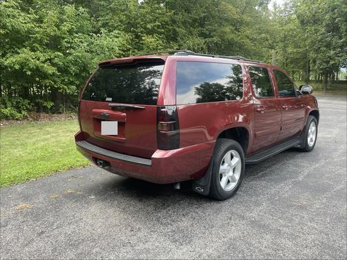 Red 2008 Chevrolet Suburban 1500 LT