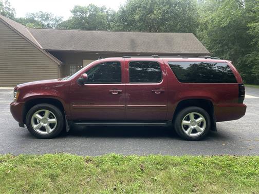 Red 2008 Chevrolet Suburban 1500 LT