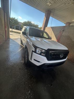 White 2022 Nissan Frontier S