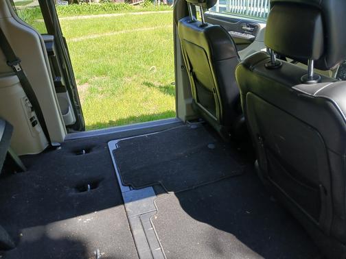 Black 2014 Chrysler Town & Country Limited